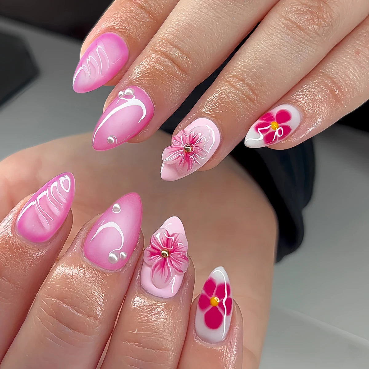 24pcs Cute Flower Petals Press on Nails Short Almond French Gel False Nails Golden Lines Stick on Fake Nails for Sweet Cool Girl