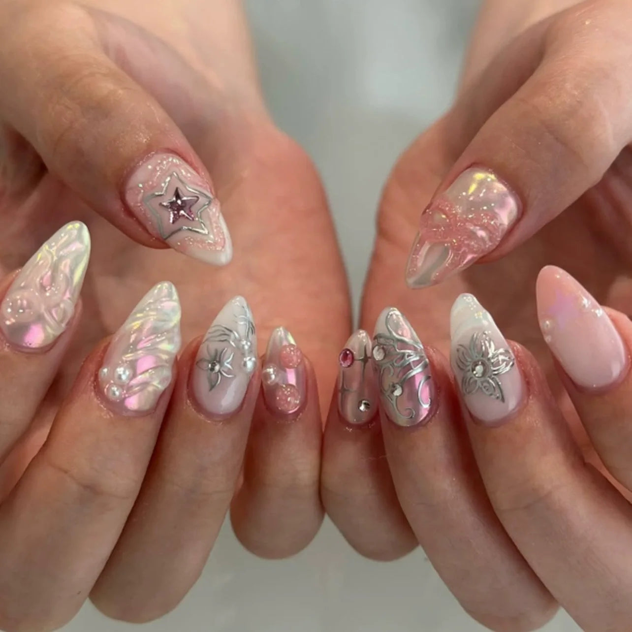 24Pcs Almond False Nails Dreamy 3D Shell Fake Nails Golden Chrome Powder Nail Pearl Butterfly Flower Press on Nails Sweet Cool