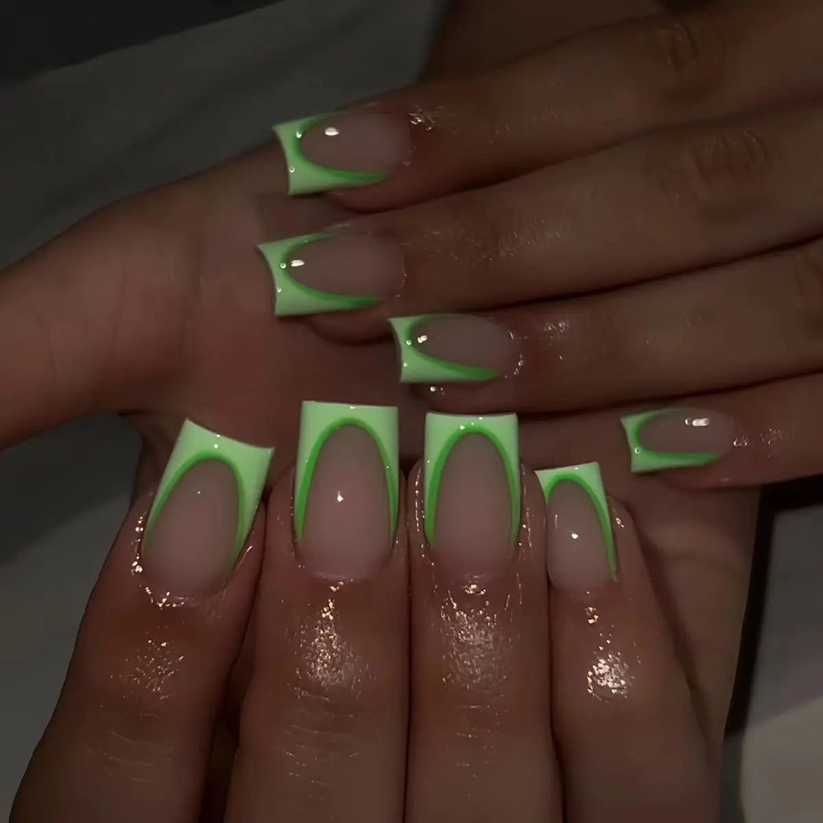 24Pcs Short French Wearable Fake Nails with Glue Simple Stripe Nail Art Full Cover Ballerina Fashion Press on Nail Manicure Tips