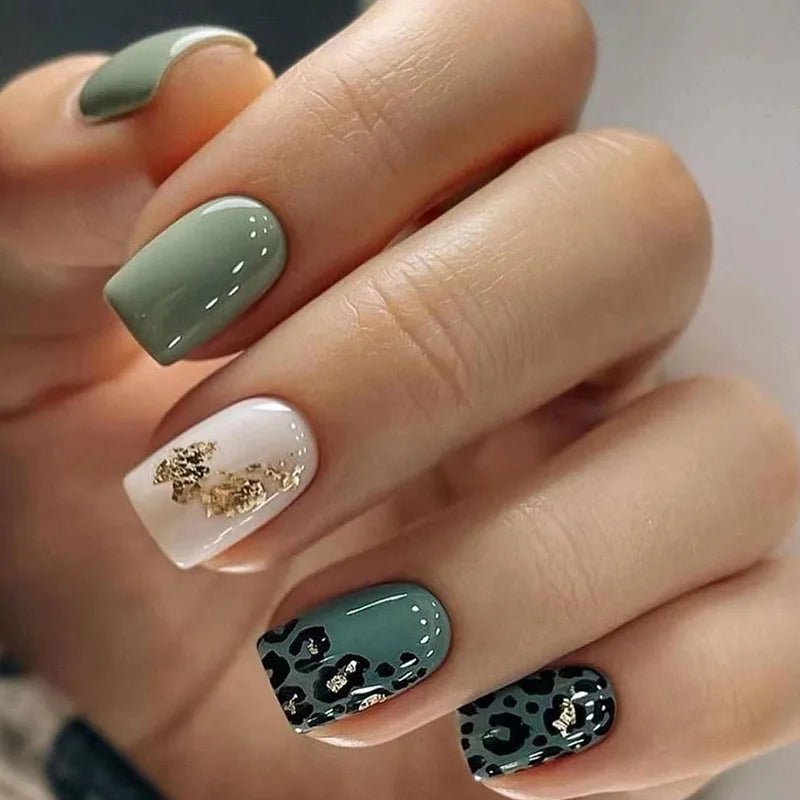 Round False Nails Green Red Wave French Tips Press on Nails