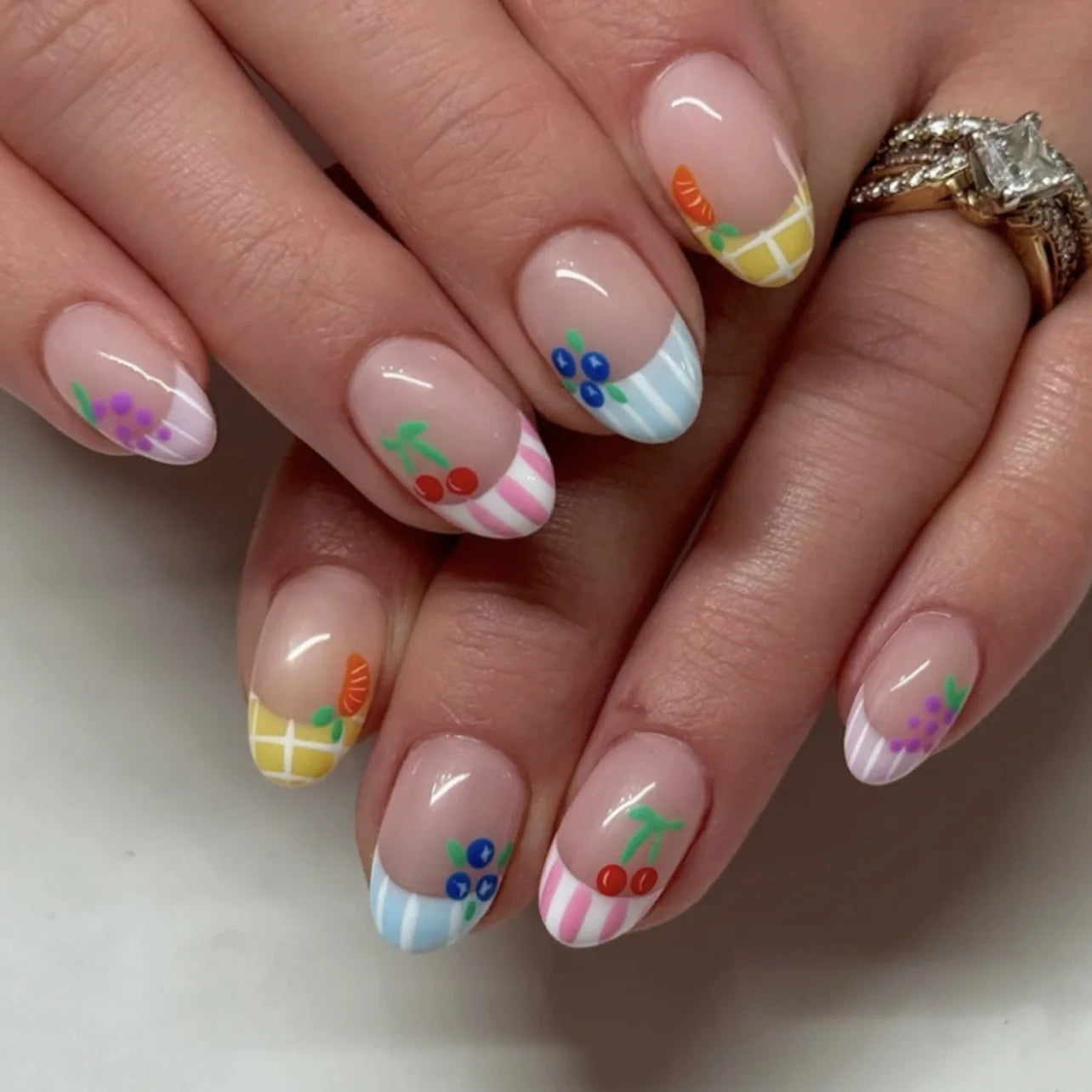 Simple Almond Nails Tips Fresh Colorful Flower Design False Nails Wearable Oval Fake Nail Short Full Cover Press on Nails