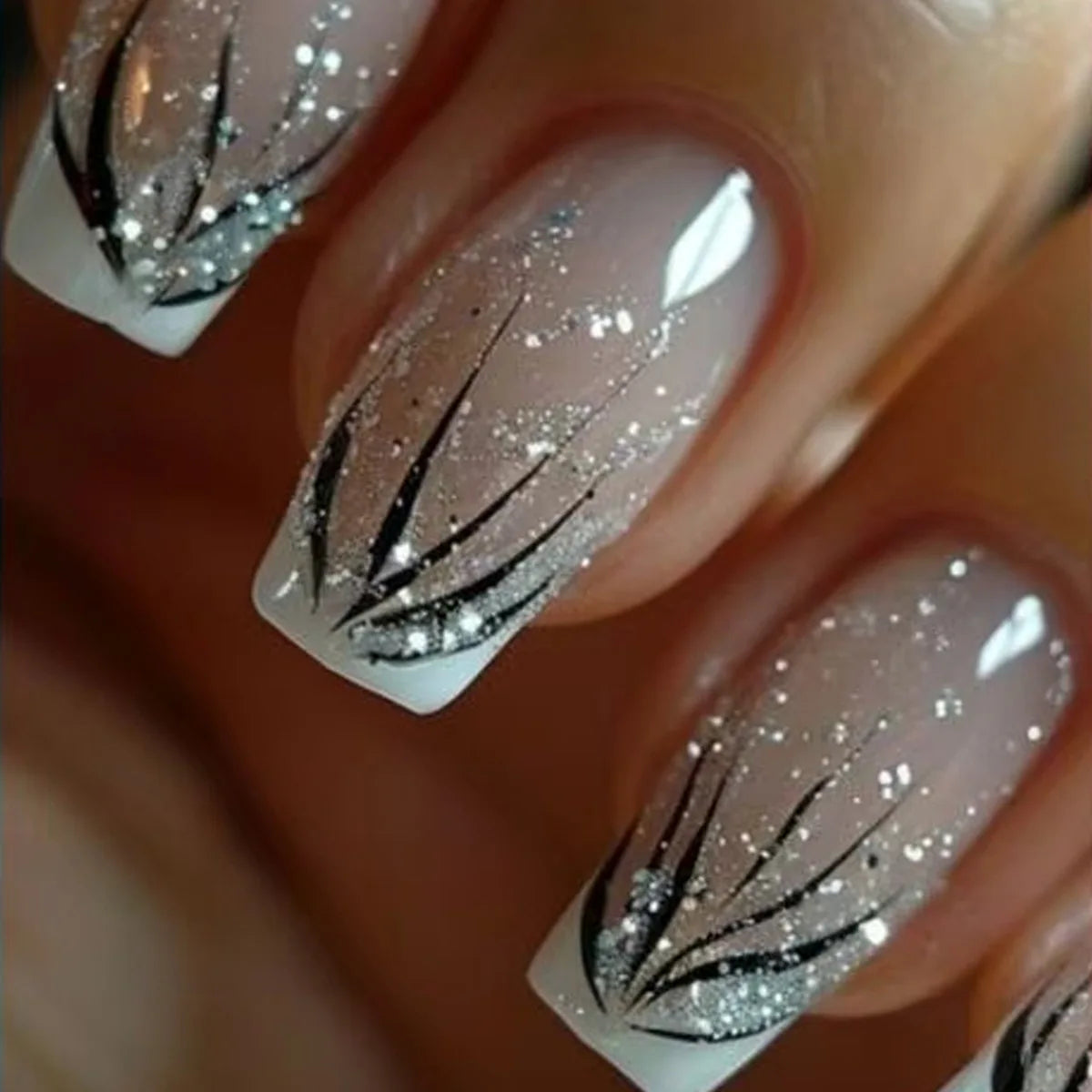 24Pcs Short French Wearable Fake Nails with Glue Simple Stripe Nail Art Full Cover Ballerina Fashion Press on Nail Manicure Tips
