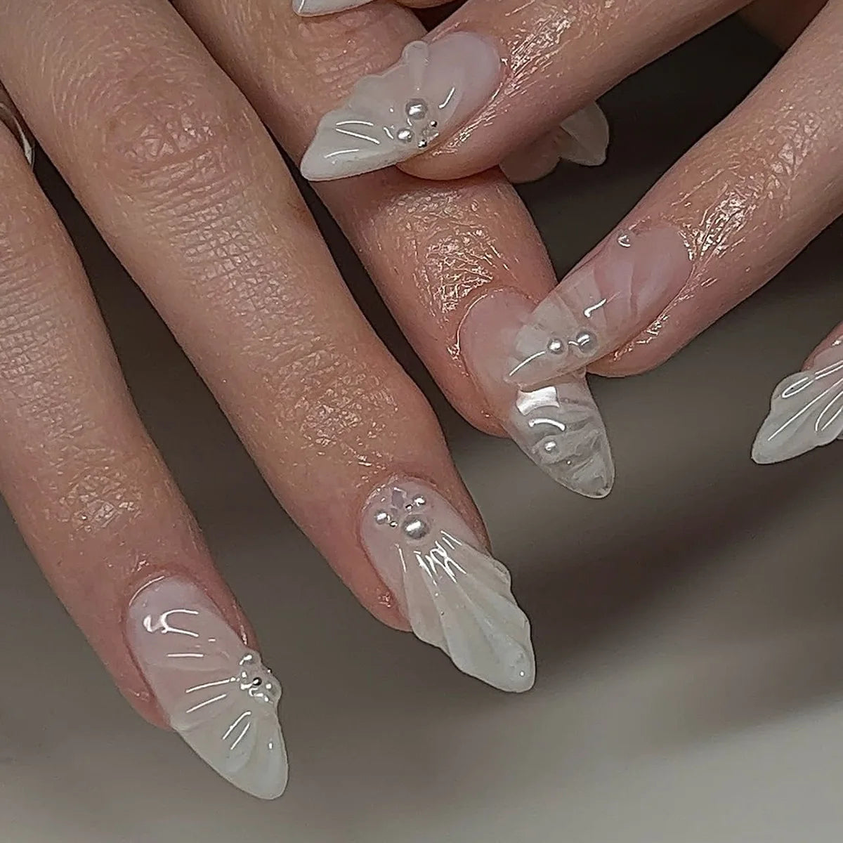 24pcs Simple Green French Fake Nails Finished Fashion Flower Design Almond False Nail Tips Reusable Long Oval Press on Nails Set
