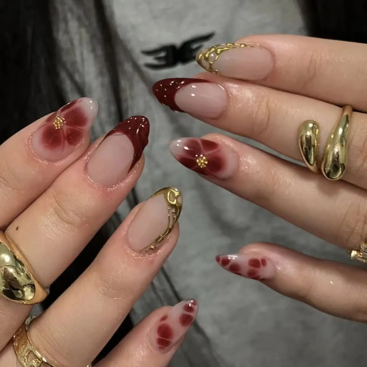 24pcs Cute Flower Petals Press on Nails Short Almond French Gel False Nails Golden Lines Stick on Fake Nails for Sweet Cool Girl