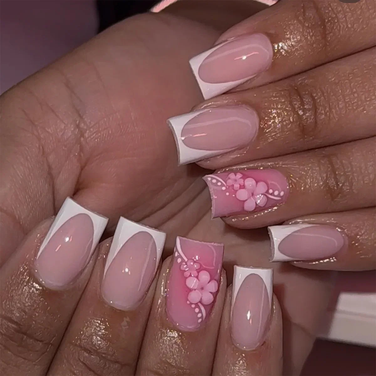 Hot Selling French 3D Gold Line Flower Nail Art Almond Shape False Nails Detachable Finished Fake Nails Press on Nails with Glue