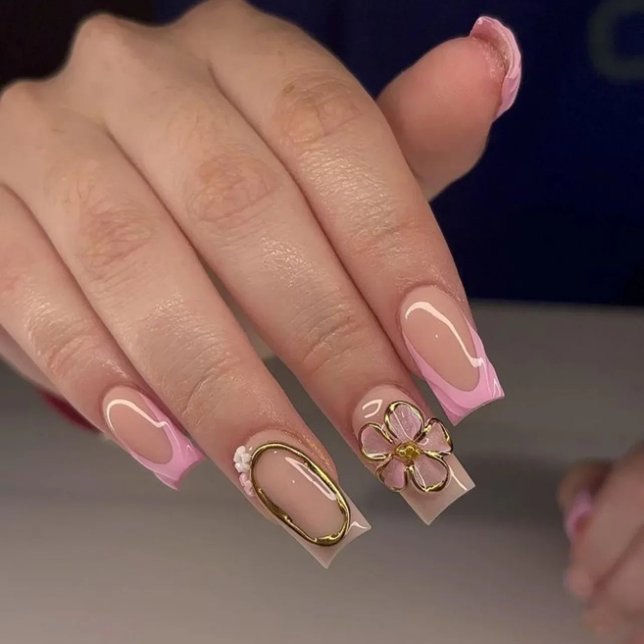 Hot Selling French 3D Gold Line Flower Nail Art Almond Shape False Nails Detachable Finished Fake Nails Press on Nails with Glue