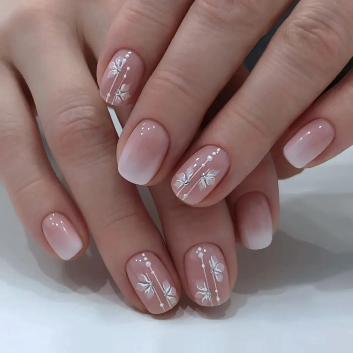 Naked Pink French White Side False Nails Short Simple Nail Beauty Press on Nails