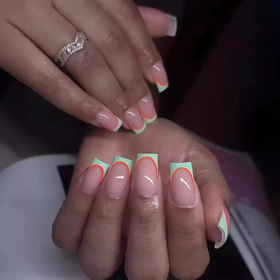 24Pcs Short French Wearable Fake Nails with Glue Simple Stripe Nail Art Full Cover Ballerina Fashion Press on Nail Manicure Tips