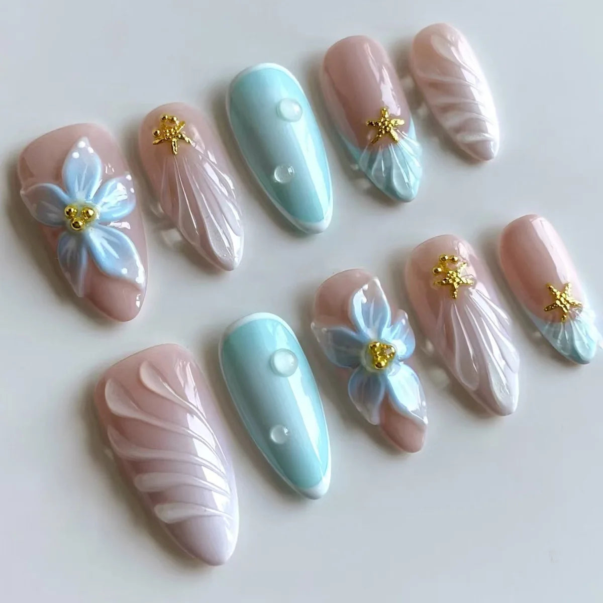 24pcs Wearable False Nail Strawberry Bow Design Nails Tips Red Short Almond Pearl Starlight Fake Nail Art Flower Press on Nails
