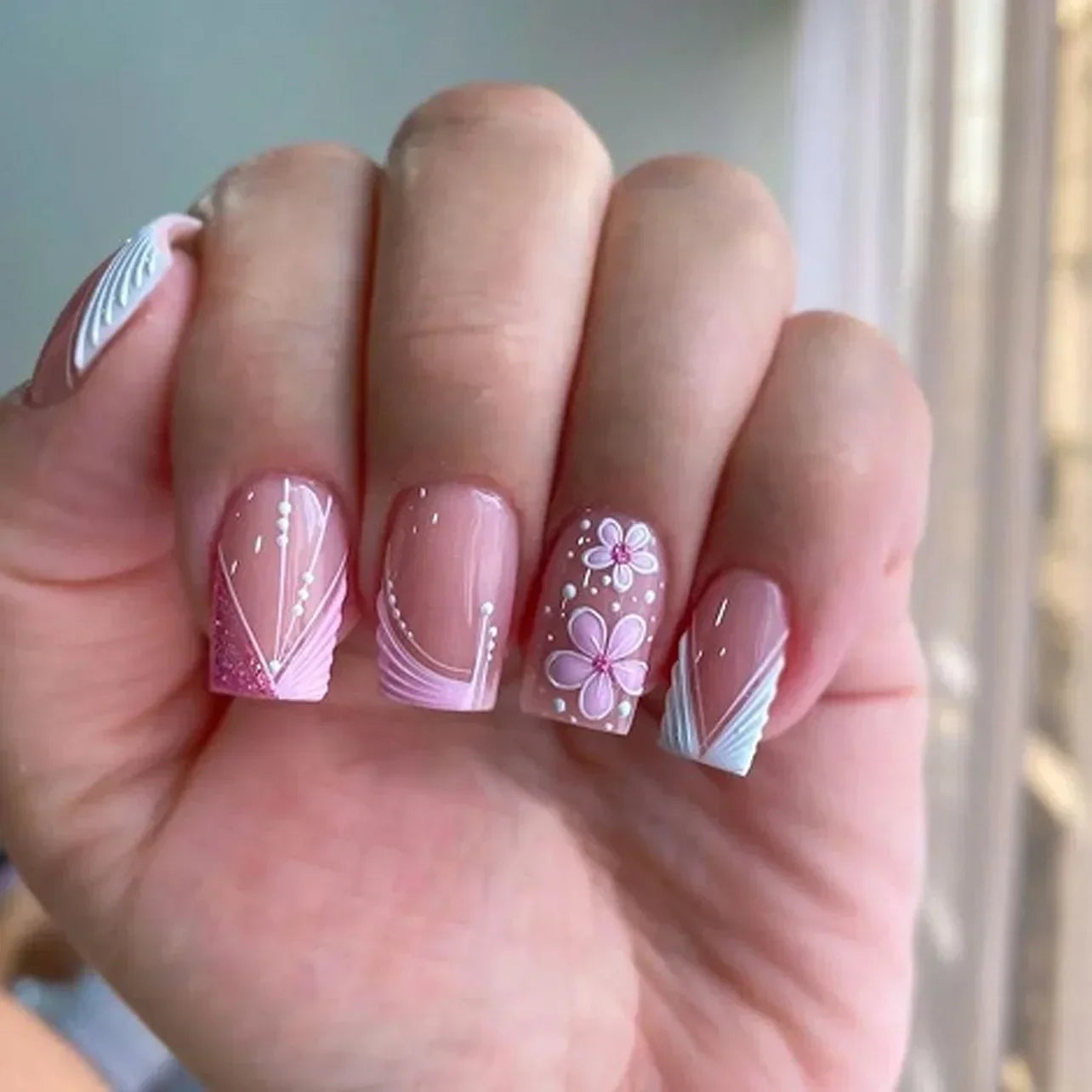 Hot Selling French 3D Gold Line Flower Nail Art Almond Shape False Nails Detachable Finished Fake Nails Press on Nails with Glue