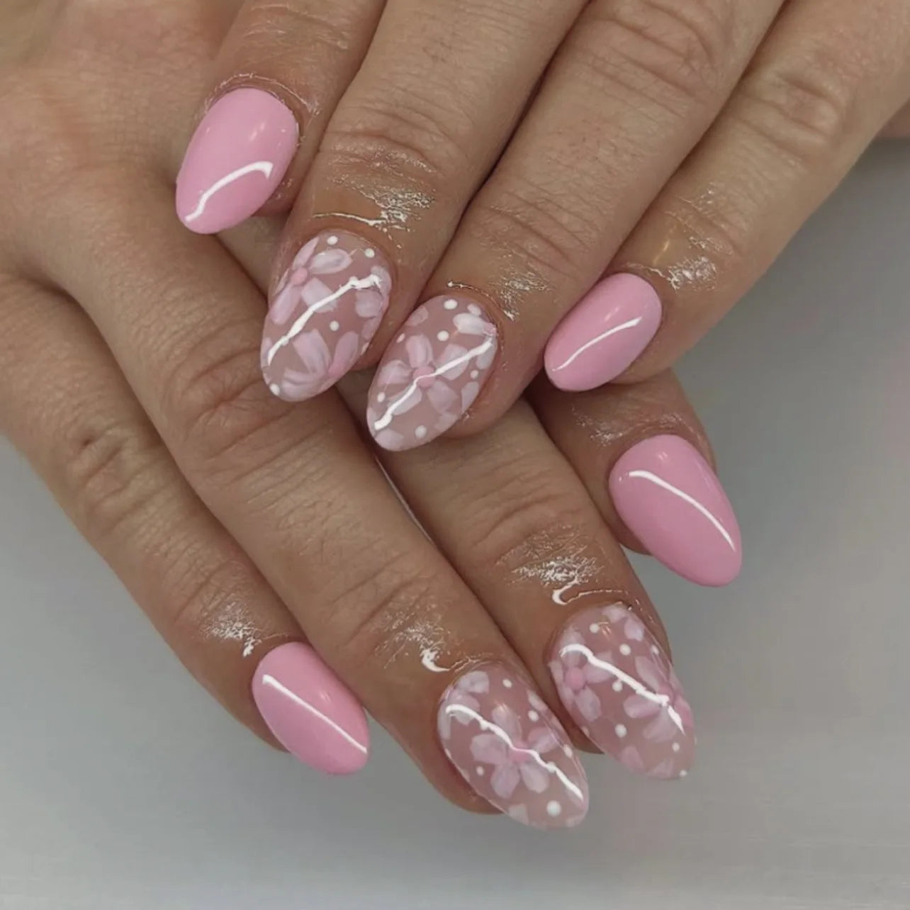 24pcs Cat's Eye Press on Nails Love Design French Pink Almond Fake Nail Mid-length Oval False Nail Art Reusable Glitter Manicure